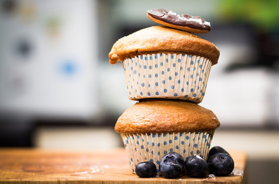 cupcakes with blueberries and small cookie