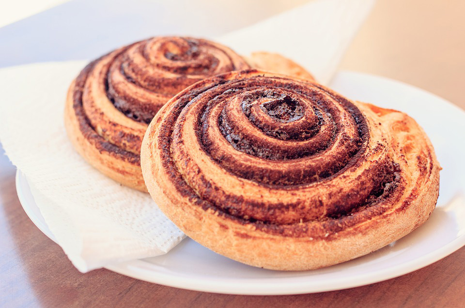 thin cinnamon buns